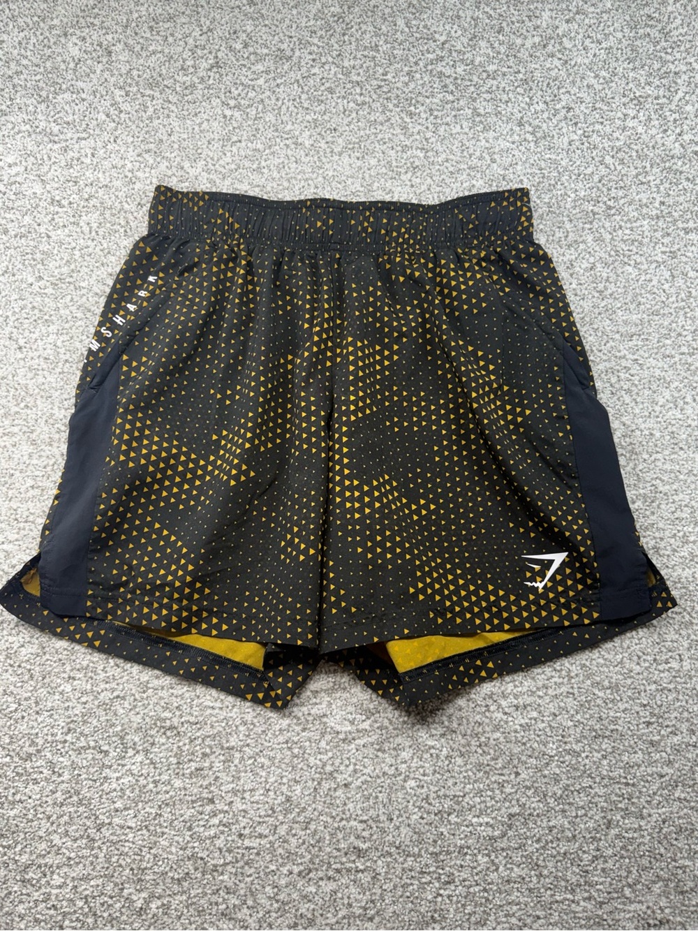 Men's Gymshark Sport 7" Slim Fit Athletic Turmeric Yellow Print Shorts Size M